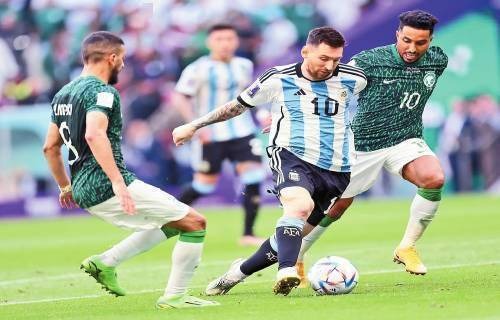 库里个人得分超越加内特，勇士客场逆转篮网获胜